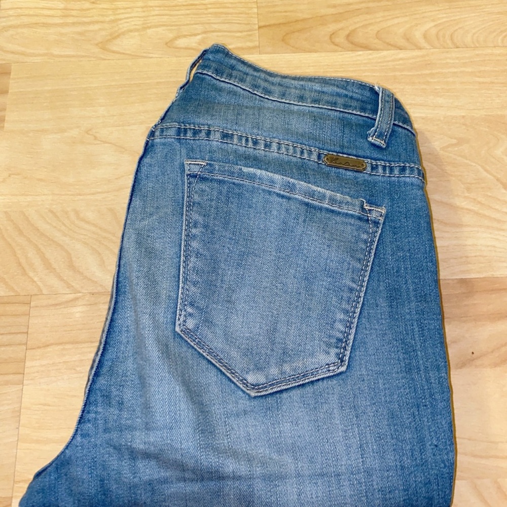 RIPPED ANKLE JEANS